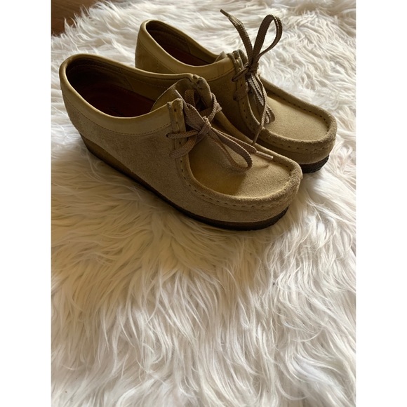 Clarks Originals Wallabee Sand Suede Shoes - Picture 1 of 5